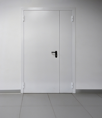 Белая полуторная дверь Белая полуторная дверь