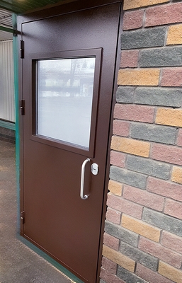 Дверь со стеклопакетом