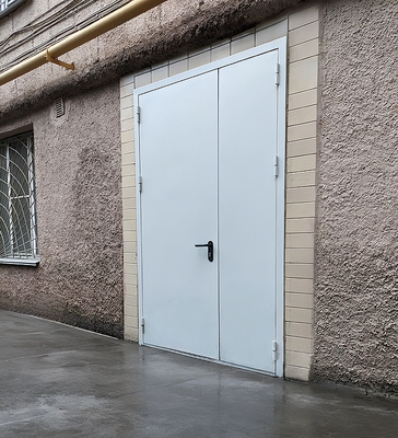 Дверь в больничном крыле Дверь в больничном крыле