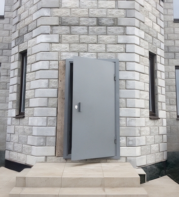 Уличная стальная дверь