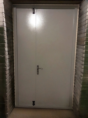 Полуторная дверь, вид изнутри Полуторная дверь, вид изнутри