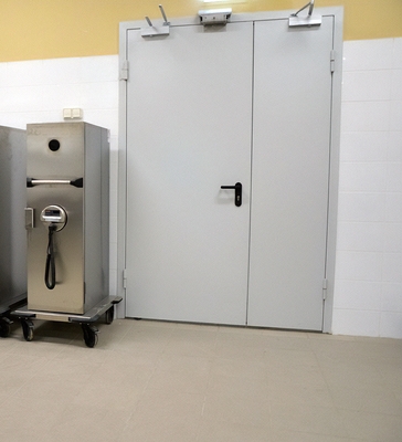 Дверь ei-60 в цеху Дверь ei-60 в цеху