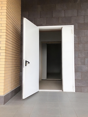 Белая уличная огнестойкая дверь Белая уличная огнестойкая дверь