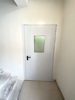 Дверь со стеклопакетом