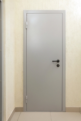 Узкая противопожарная дверь