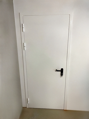 Белая огнеупорная дверь