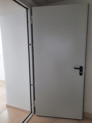 Серая металлическая дверь ei-60