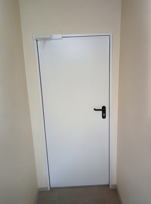 Фото белой огнеупорной двери