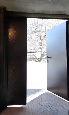 Коричневая огнеупорная дверь