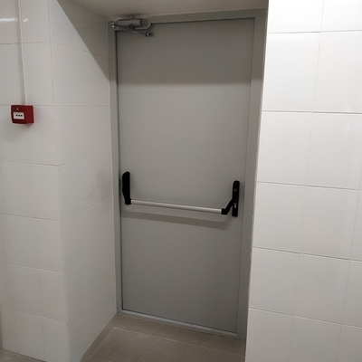 Дверь с ручкой-перекладиной Дверь с ручкой-перекладиной