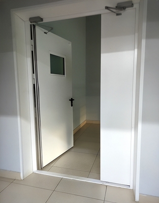 Дверь со стеклом и доводчиками Дверь со стеклом и доводчиками