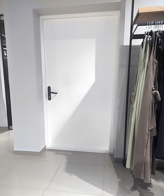 Дверь в магазине