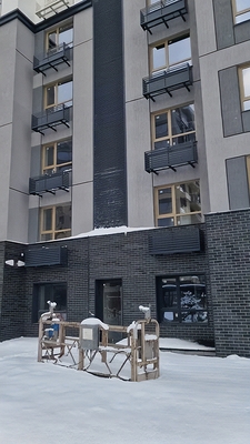 Короба на фасаде здания