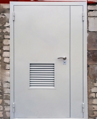 Полуторная стальная дверь с вентиляцией Полуторная стальная дверь с вентиляцией