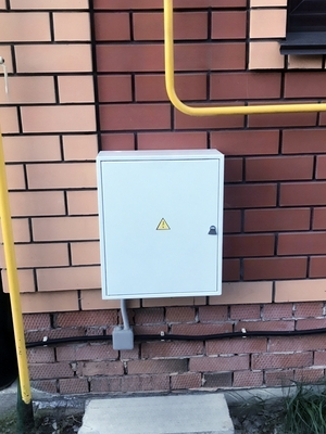 Установленный шкаф