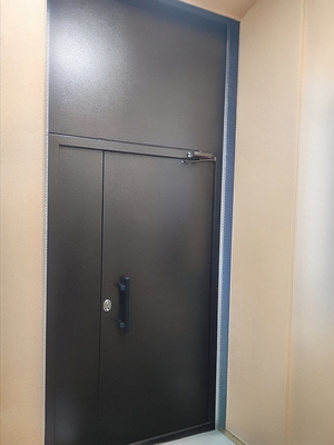 Дверь с глухой верхней вставкой Дверь с глухой верхней вставкой