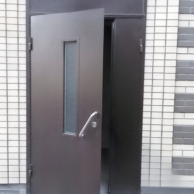 Подъездная дверь с фрамугой Подъездная дверь с фрамугой