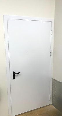 Белая огнеупорная дверь