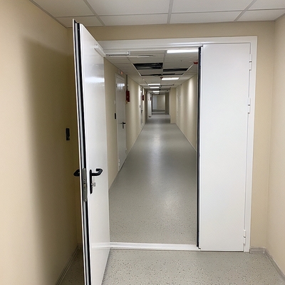 Белая огнеупорная дверь Белая огнеупорная дверь