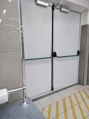 Двупольная дверь «Антипаника» Двупольная дверь «Антипаника»