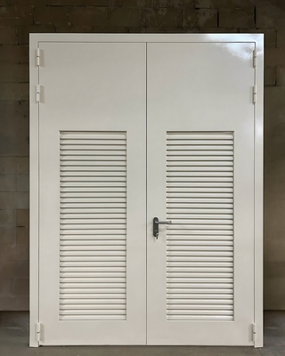 Равностворчатая дверь с вентрешётками