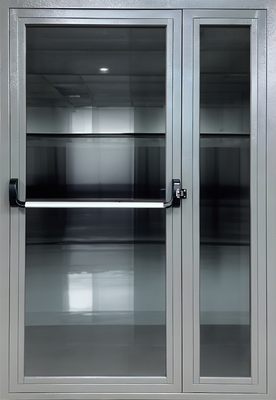 Полуторная противопожарная дверь с остеклением eiw-60 и ручкой Антипаника