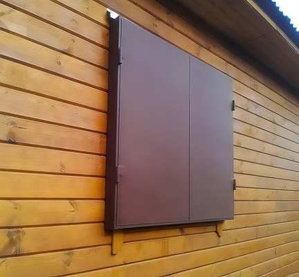 Распашные оконные ставни