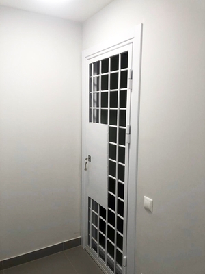 Решетчатая дверь