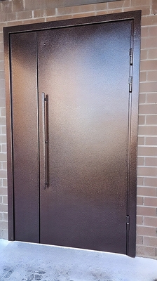 С боковой фрамугой