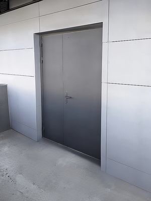 Серая полуторная дверь Серая полуторная дверь