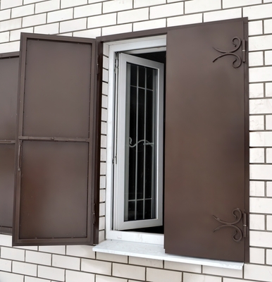 Ставни глухого типа