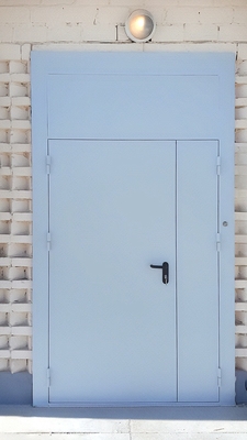 Уличная дверь с фрамугой Уличная дверь с фрамугой